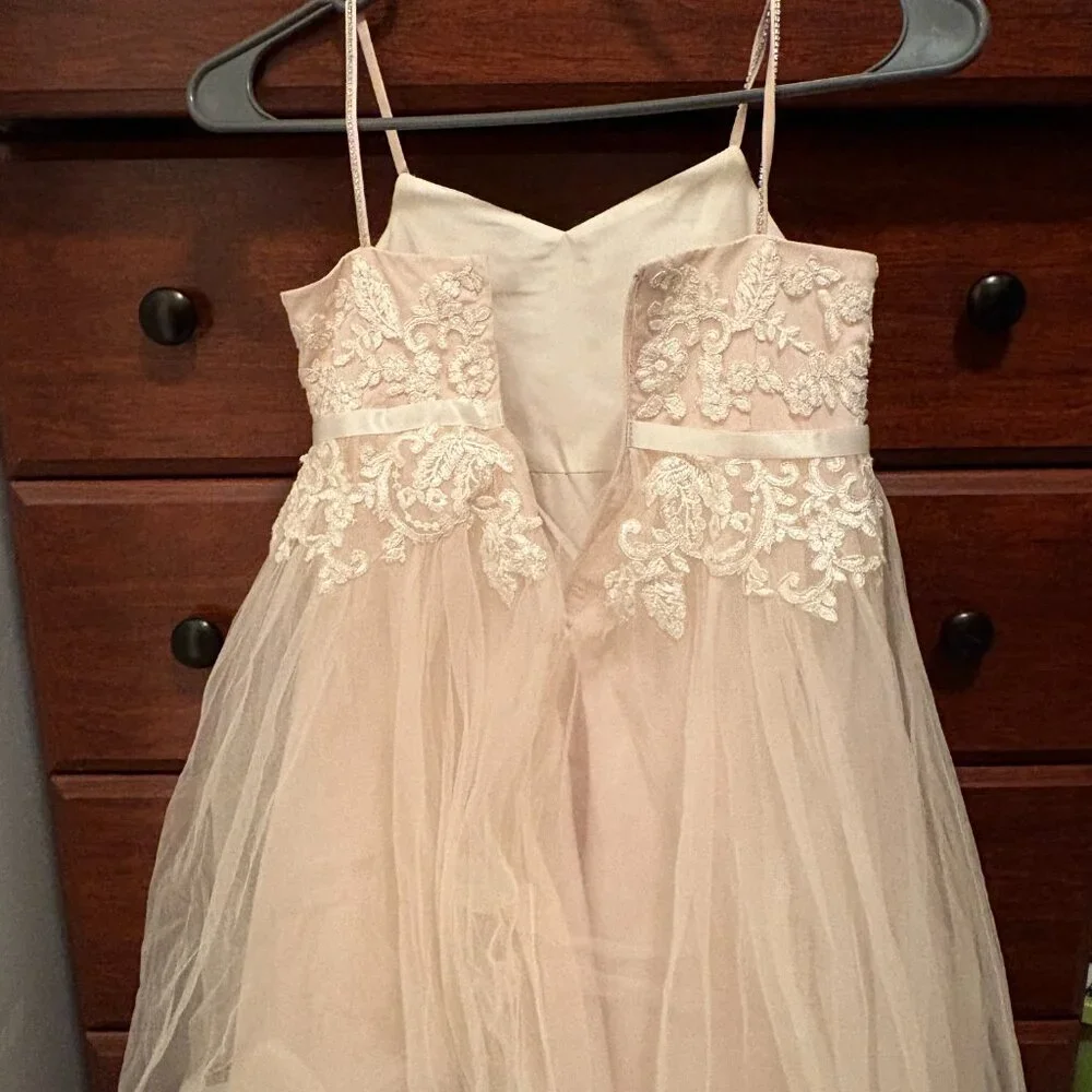 David's Bridal Girls' Ivory Lace & Tulle Formal Dress - Picture 3 of 5
